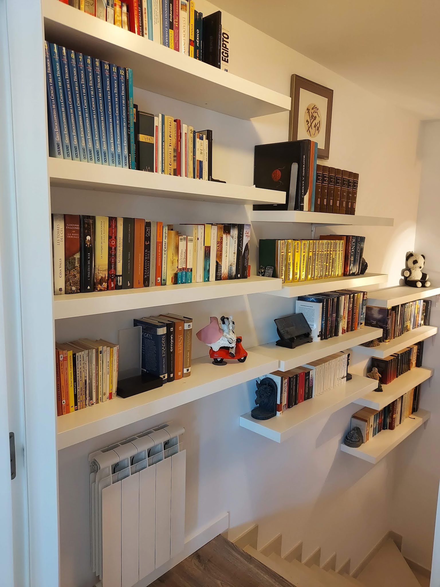 Construeix una llibreria DIY amb prestatges: La teva biblioteca a casa